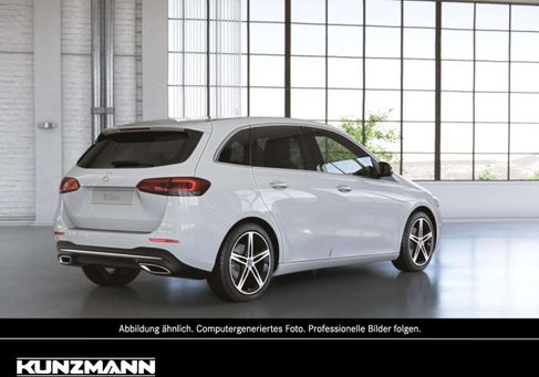 Mercedes-Benz B 180, 2022