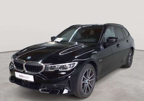 BMW 330, 2022