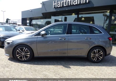 Mercedes-Benz B 180, 2025