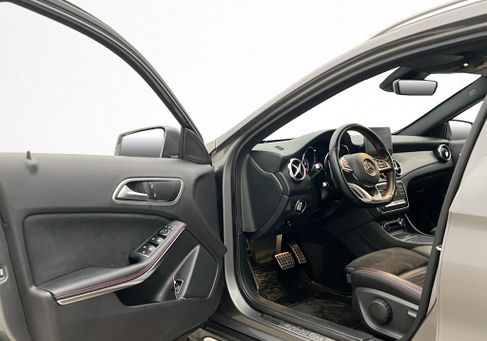 Mercedes-Benz GLA 200, 2020