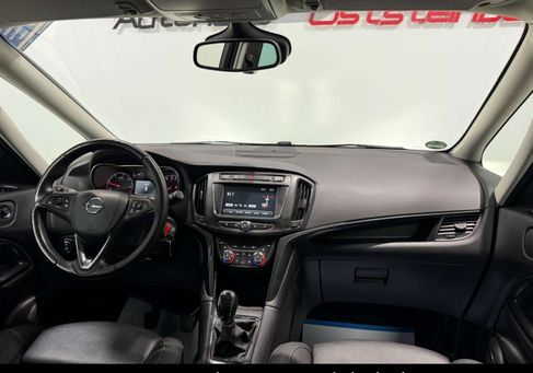 Opel Zafira, 2018