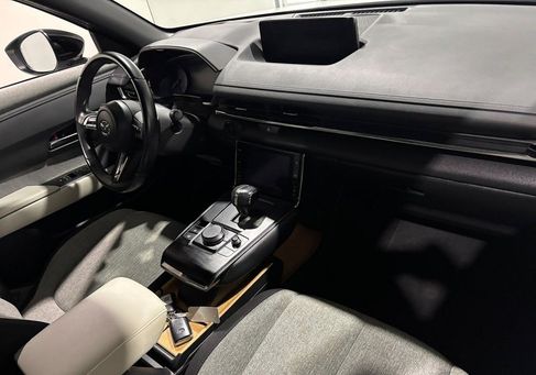 Mazda MX-30, 2021 3