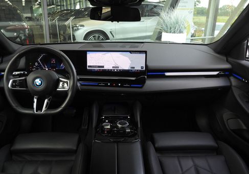 BMW 530, 2025 3