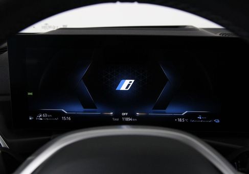 BMW 330, 2025 2