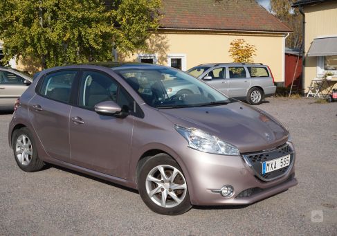 Peugeot 208, 2012