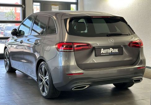 Mercedes-Benz B 180, 2022