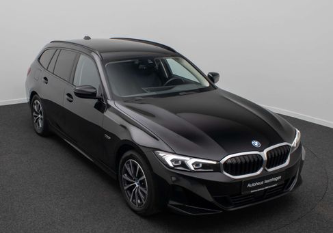 BMW 330, 2022