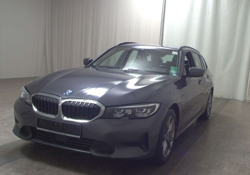BMW 330, 2021