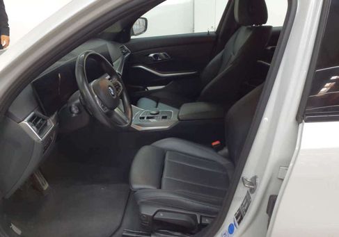 BMW 330, 2023
