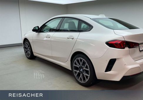 BMW 220, 2025 2