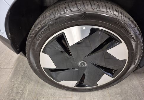 Volvo EX30, 2025