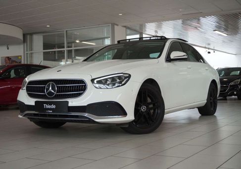 Mercedes-Benz E 300, 2022 3