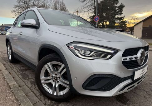 Mercedes-Benz GLA 220, 2021