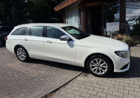 Mercedes-Benz E 220, 2018 3