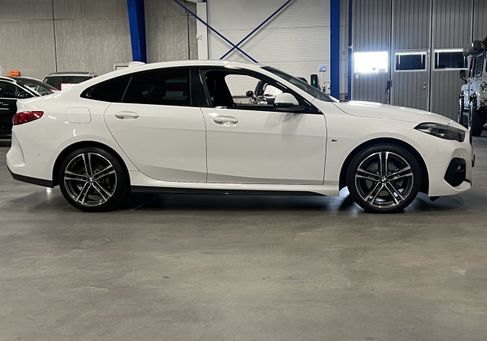BMW 218, 2021 3