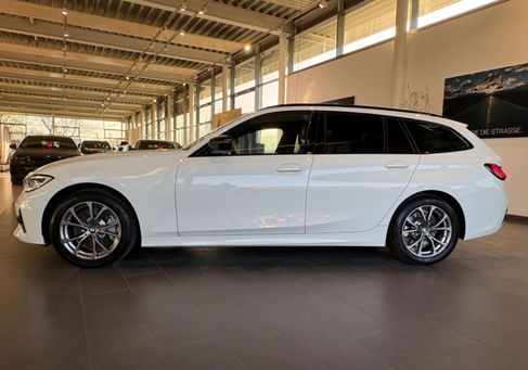 BMW 330, 2021