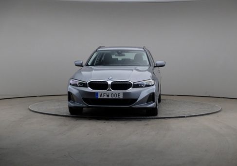 BMW 330, 2023