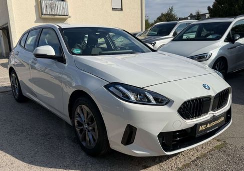 BMW 120, 2025 3