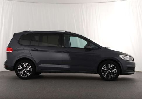 Volkswagen Touran, 2022 3