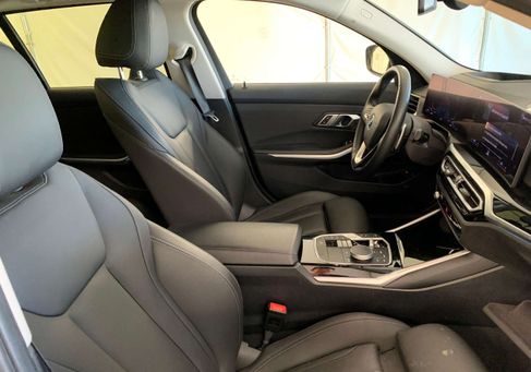 BMW 330, 2022