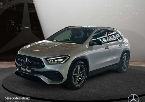 Mercedes-Benz GLA 200, 2022