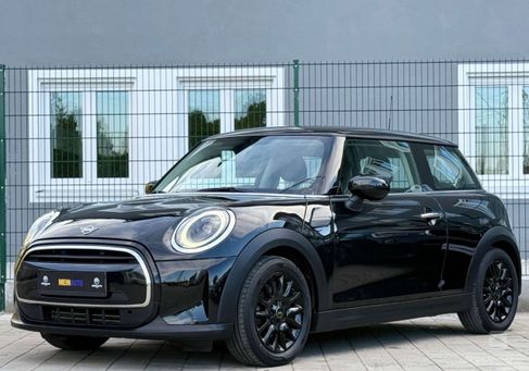 MINI ONE, 2022