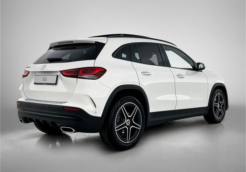 Mercedes-Benz GLA 200, 2021