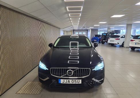 Volvo V60, 2023