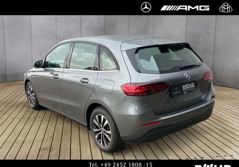 Mercedes-Benz B 180, 2025
