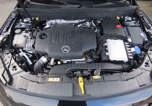 Mercedes-Benz GLB 200, 2021 3
