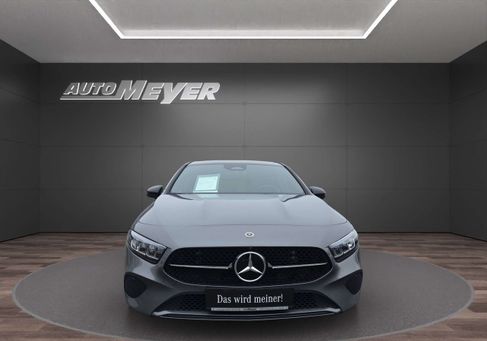 Mercedes-Benz A 180, 2025