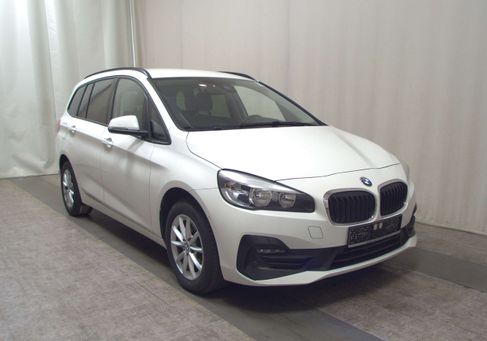 BMW 216, 2022 3