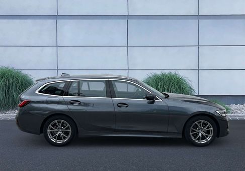 BMW 320, 2022