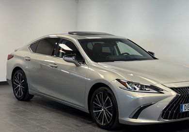 Lexus ES, 2022