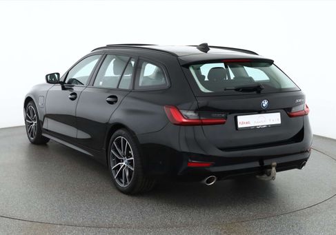 BMW 330, 2022