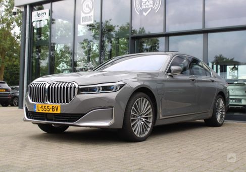 BMW 745, 2021