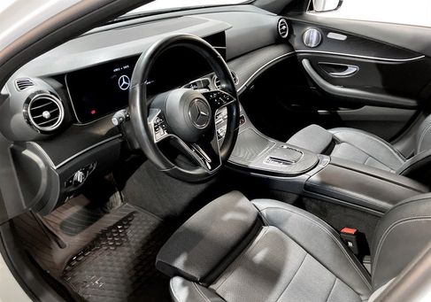 Mercedes-Benz E 300, 2023 3