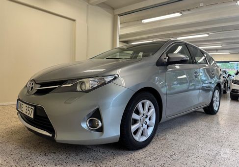 Toyota Auris Touring Sports, 2013