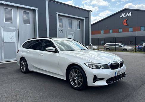 BMW 330, 2021