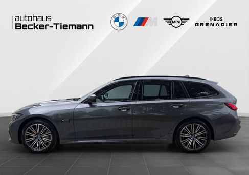 BMW 330, 2022