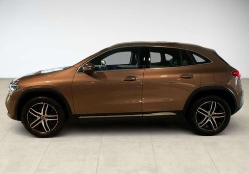 Mercedes-Benz GLA 200, 2022