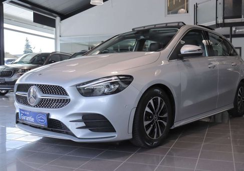 Mercedes-Benz B 180, 2022