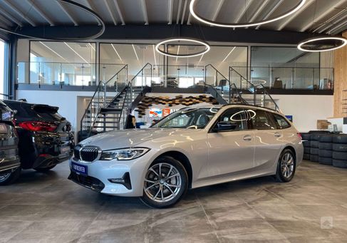 BMW 330, 2021