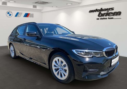 BMW 330, 2022