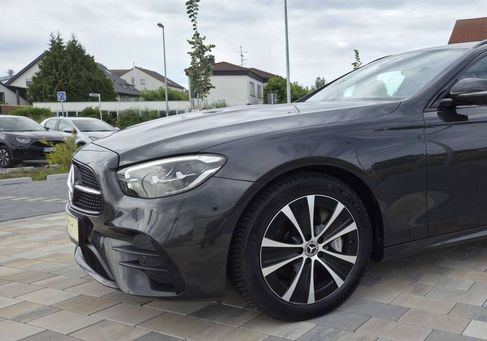 Mercedes-Benz E 300, 2022