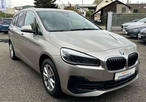 BMW 216, 2022 3