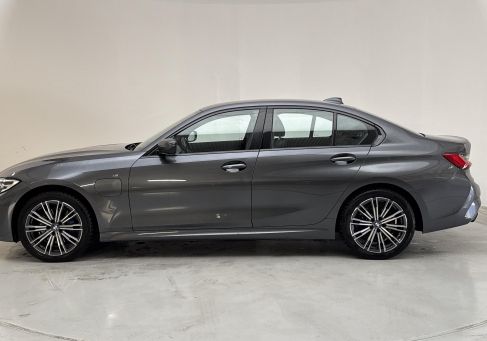BMW 330, 2020