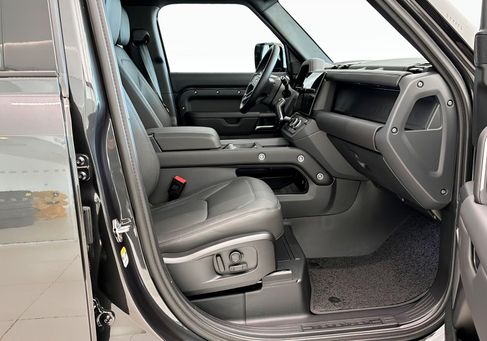 Land Rover Defender, 2026