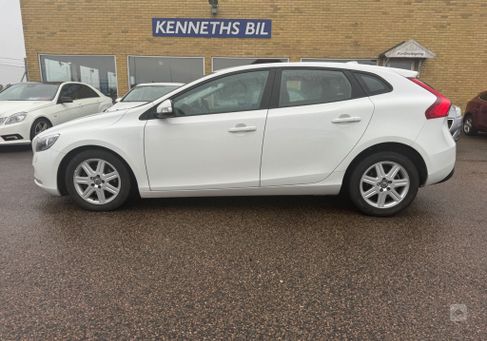 Volvo V40, 2015