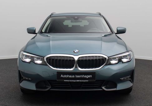 BMW 330, 2021